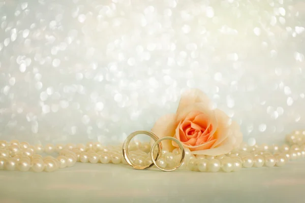 Wedding rings with pearls