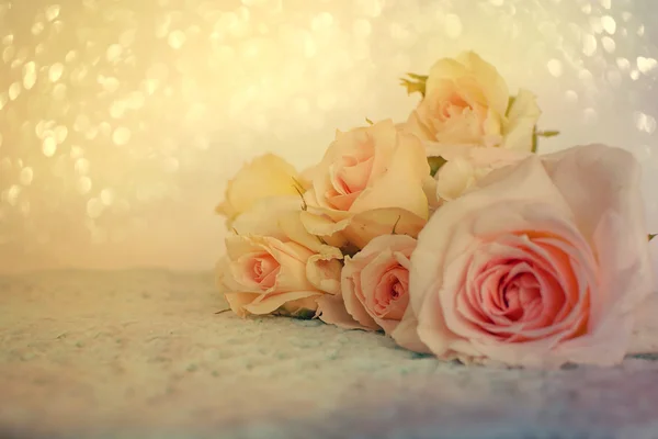 Красивые цветы из свежих роз — стоковое фото