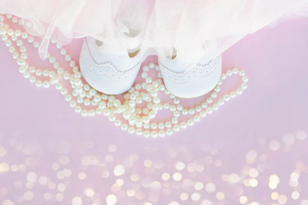 Chaussures bébé avec perles — Photo