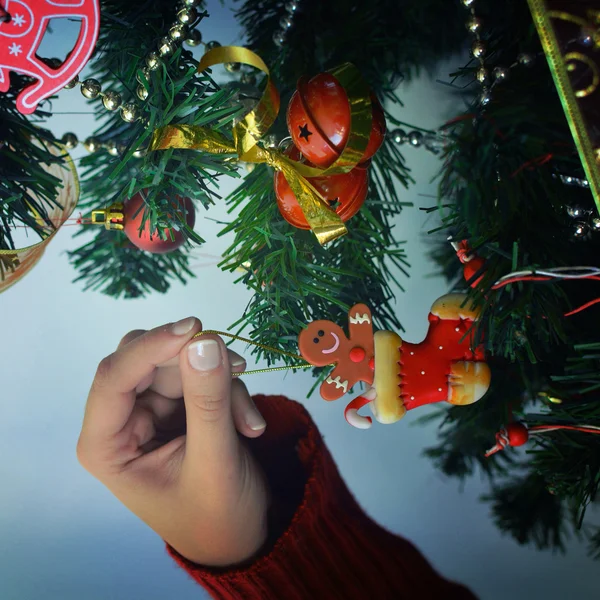 Decoración del árbol de Navidad sobre fondo brillante —  Fotos de Stock