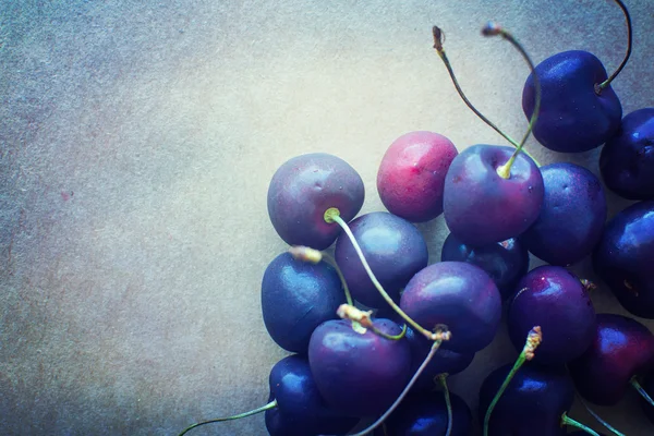 Cherries on wooden table — Stock Photo, Image