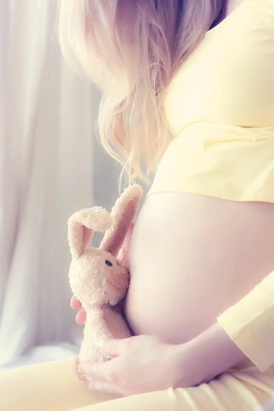 Pregnant young woman — Stock Photo, Image