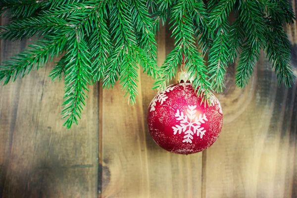 Decoração de Natal sobre fundo de madeira — Fotografia de Stock