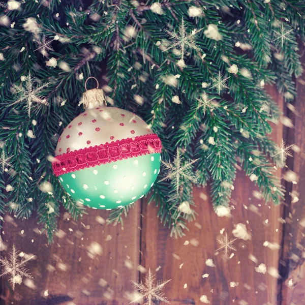 木制背景上的圣诞装饰. — 图库照片