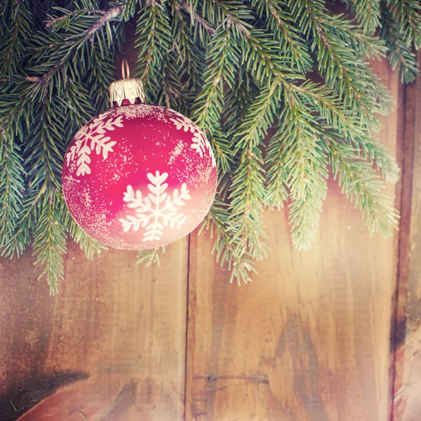 Χριστουγεννιάτικη διακόσμηση σε ξύλινο φόντο. — Φωτογραφία Αρχείου