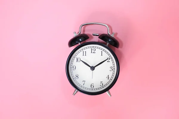 Black Vinatge Alarm Clock Pink Background — Fotografia de Stock