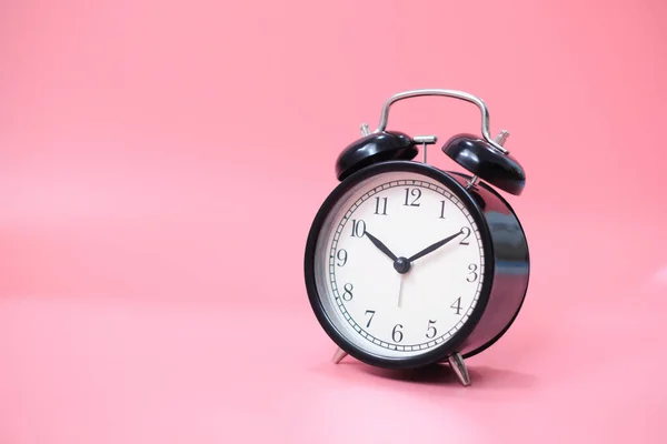 Black Vinatge Alarm Clock Pink Background — Fotografia de Stock