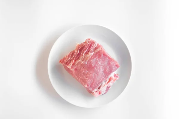 Carne Cerdo Cruda Rodajas Aislada Sobre Fondo Blanco Lista Para — Foto de Stock