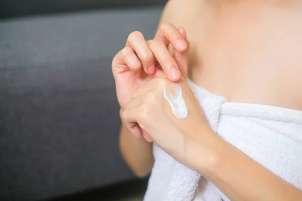 Woman Applying Natural Cream Woman Moisturizing Her Hand Cosmetic Cream — Stock Photo, Image
