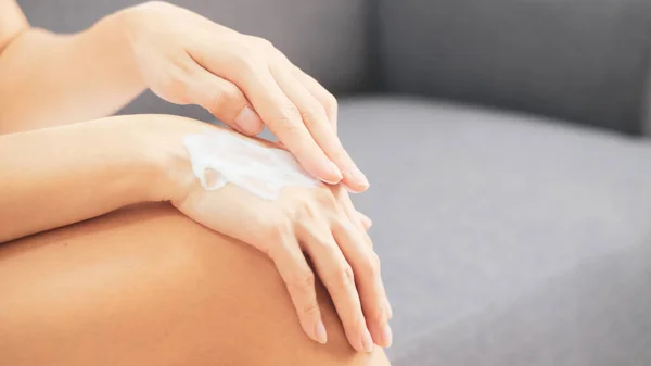 Woman Applying Natural Cream Woman Moisturizing Her Hand Cosmetic Cream — Stock Photo, Image