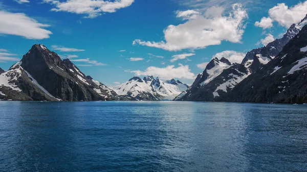 Vue Spectaculaire Fjord Drygalski Avec Des Montagnes Enneigées Abruptes Sur — Photo