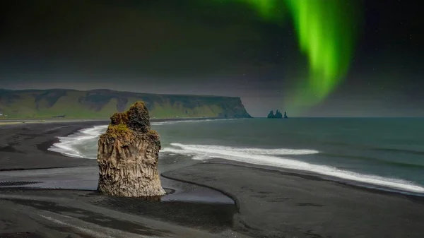 Arnardrangur Basalto Mare Pila Sulla Sua Spiaggia Vulcanica Nera Con — Foto Stock