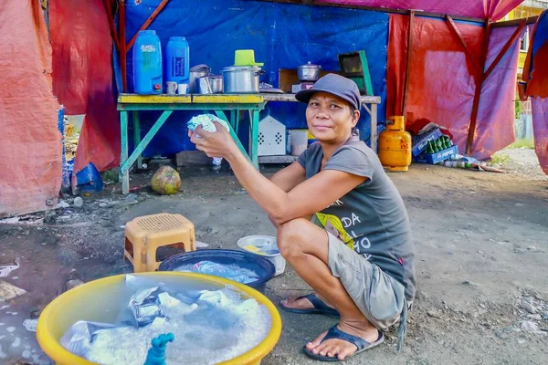 Puerto Galera Φιλιππίνες Δεκ 2013 Μια Φιλιππινέζα Που Ζει Κάτω — Φωτογραφία Αρχείου