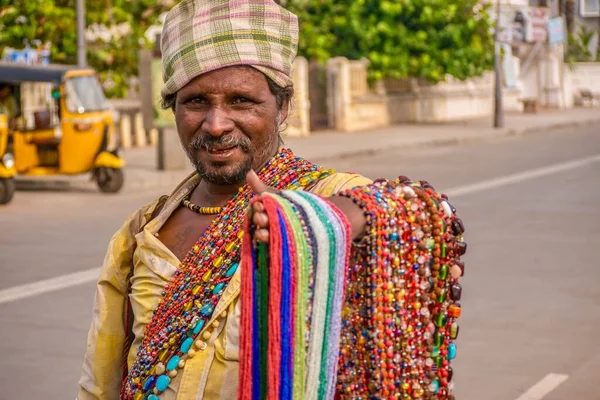 Пондичерри Индия Декабря 2013 Года Индийский Уличный Торговец Работающий Неформальной — стоковое фото