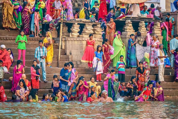 Varanasi India Novembre 2015 Editoriale Illustrativo Mostrando Vestiti Tradizionali Colorati — Foto Stock