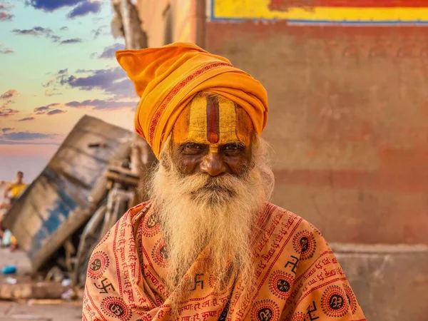 Varanasi India November 2015 Illustrative Editorial Elderly Indian Sadhu Displays — Stock Photo, Image