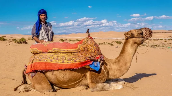Агадир Марокко Октября 2015 Года Мужчина Марокко Продает Туристам Верблюжьи — стоковое фото