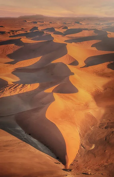 Veduta Aerea Bellissime Dune Sabbia Luce Dorata Con Forme Linee — Foto Stock
