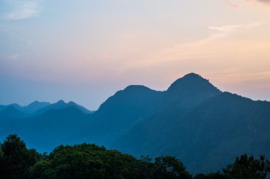 dağda, Doi Ang Khang günbatımı ışığı.