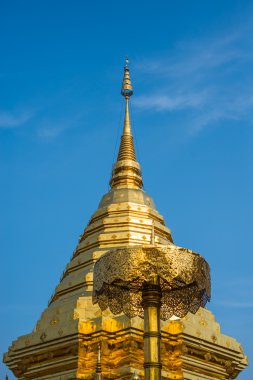Altın pagoda ne Phra Doi Suthep Chiangmai Tayland