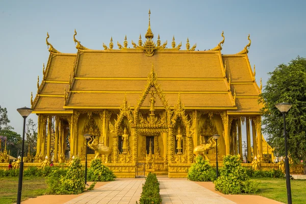 Iglesia de color oro de Wat Pak Nam Jolo- Bang Khla Chachoengsao —  Fotos de Stock