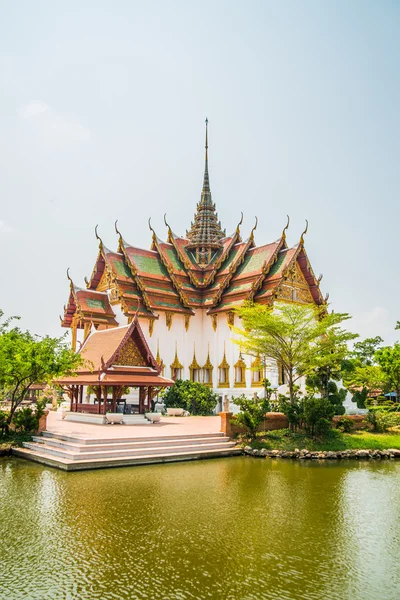 Paviljoen van de verlichte, oude stad, Samutprakarn, Thailand. — Stockfoto