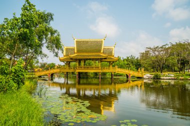 Pavilion aydınlanmış, antik kent, Samutprakarn, Tayland.