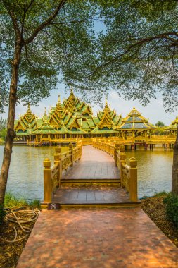 Pavilion aydınlanmış, antik kent, Samutprakarn, Tayland.