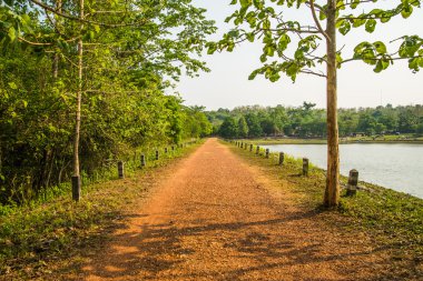 Yol çakıl rezervuar Jedkod Pongkonsao doğal çalışma ve Eko-Turizm Merkezi,: Saraburi, Thailand