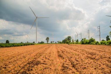 Rüzgar türbinleri elektrik alanı, tüm tarım ekimi Tayland'da üretmek