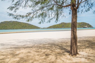 Dağ deniz Prachuab Kiri Khan Phraya Nakhon yakınındaki mağara Tayland