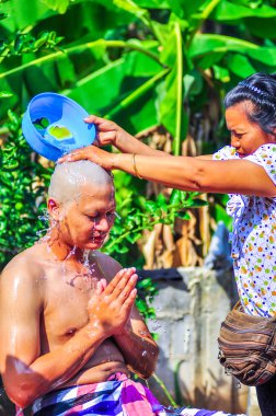 Tapınak Tayland yeni adam için değiştirdiğiniz inisiyasyon törenleri bir dizi