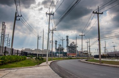 Santral gün gökyüzü arka plan ile