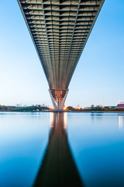 Chao Phraya Nehri'nin Twilight görünümü