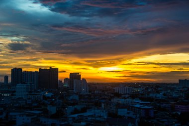 Günbatımı gökyüzü Twilight görünümü bangkok şehir.