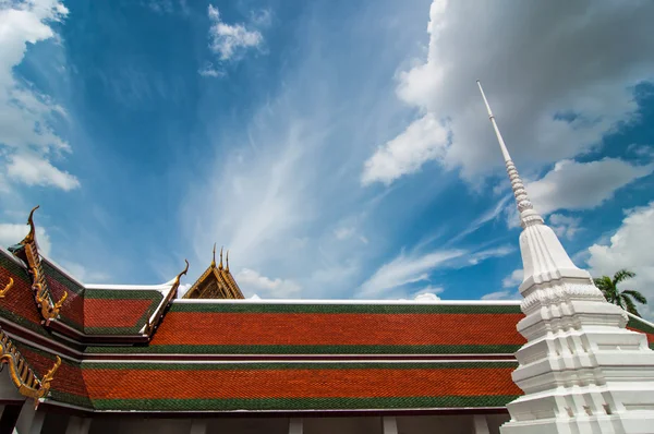 Tempel met hemel dag mooi — Stockfoto