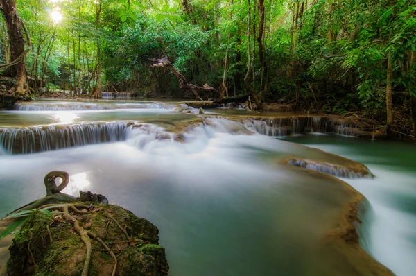 Parque Nacional Huay Mae Kamin Waterfall, Kanchanaburi, Tailândia — Fotografia de Stock