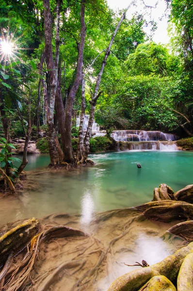 Хуай Mae Kamin водоспад національного парку Канчанабурі — стокове фото