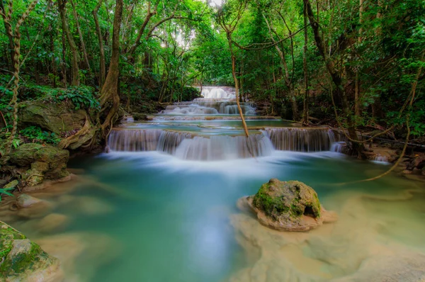Хуай Mae Kamin водоспад національного парку Канчанабурі — стокове фото