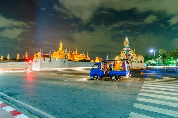 Templo Crepúsculo del Buda Esmeralda (Wat Phra Kaew) de Bangkok, Tailandia . —  Fotos de Stock