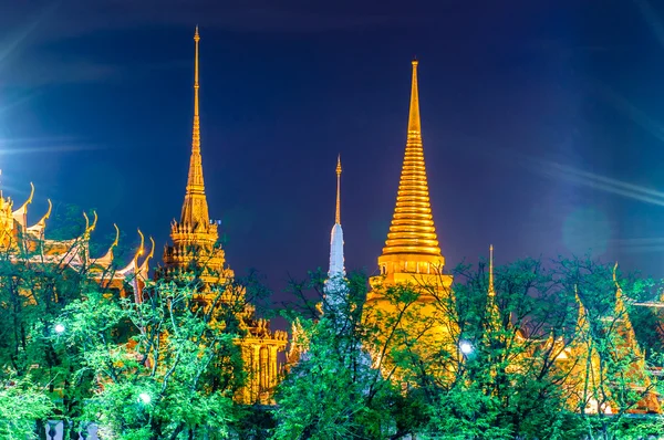 Twilight tempel van de Smaragden Boeddha (Wat Phra Kaew) van Bangkok, Thailand. — Stockfoto