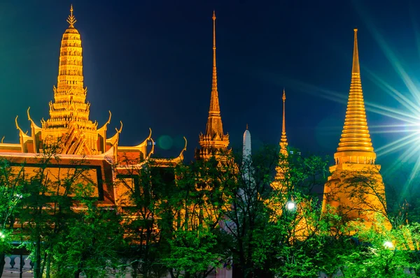 Templo Crepúsculo del Buda Esmeralda Wat Phra Kaew de Bangkok, Tailandia . —  Fotos de Stock