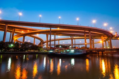 Bhumibol Köprüsü'nde akşam, Bangkok Tayland