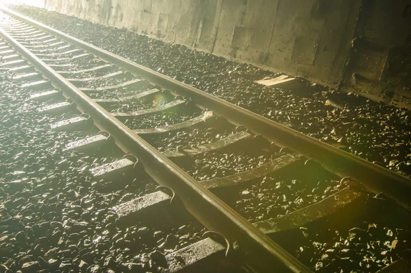 Железнодорожный путь в туннеле — стоковое фото