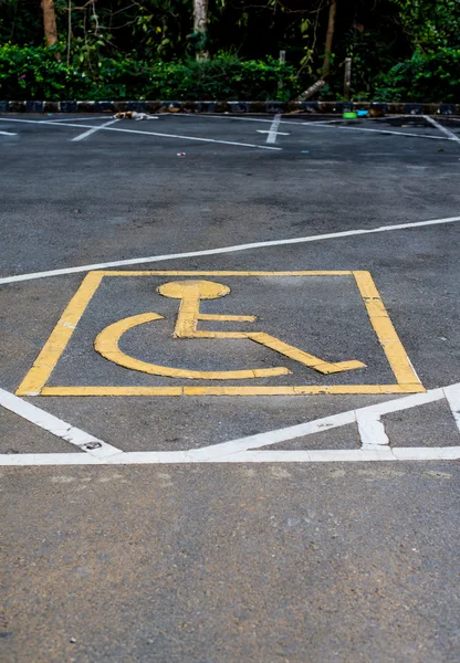 Símbolos de estacionamiento para discapacitados . — Foto de Stock