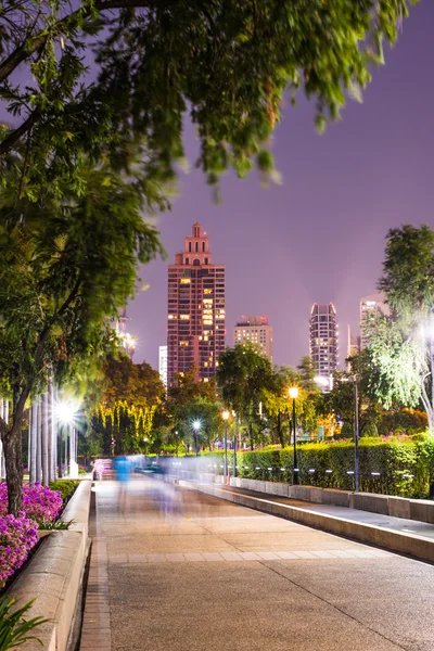 Twilight Benjakiti Park in Bangkok, Thailand — Stock Photo, Image