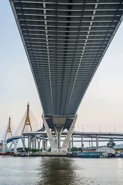 Bhumibol autostrada Ponte Crepuscolo in vista . — Foto Stock