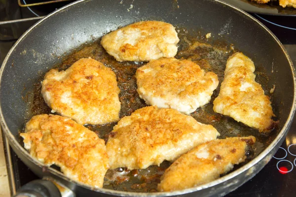 Délicieuses Escalopes Poulet Frites Dans Une Poêle Chaude Home Cooking — Photo