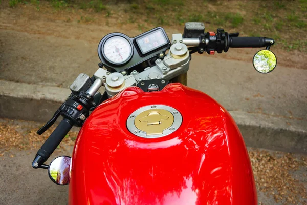Vista Superior Poderosa Bonita Motocicleta Tanque Gás Vermelho Motocicleta Volante — Fotografia de Stock