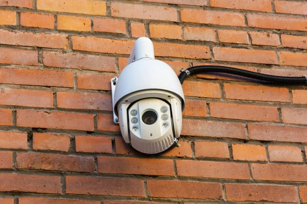 Câmera Vigilância Vídeo Fundo Uma Parede Tijolo Conceito Segurança Vídeo — Fotografia de Stock